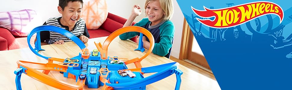 Hot Wheels Criss-Cross Crash Track Set avec booster motorisé et voiture